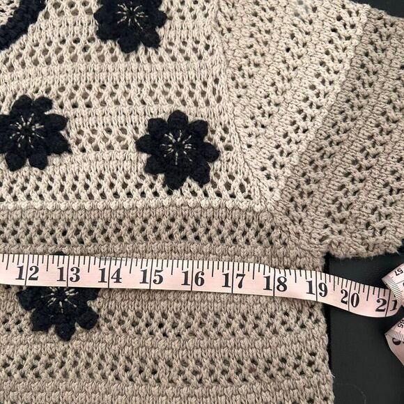 Vintage Hand-Embroidered Boho Floral Blouse – Tan Folk Cottage Top Medium - Picture 7 of 7